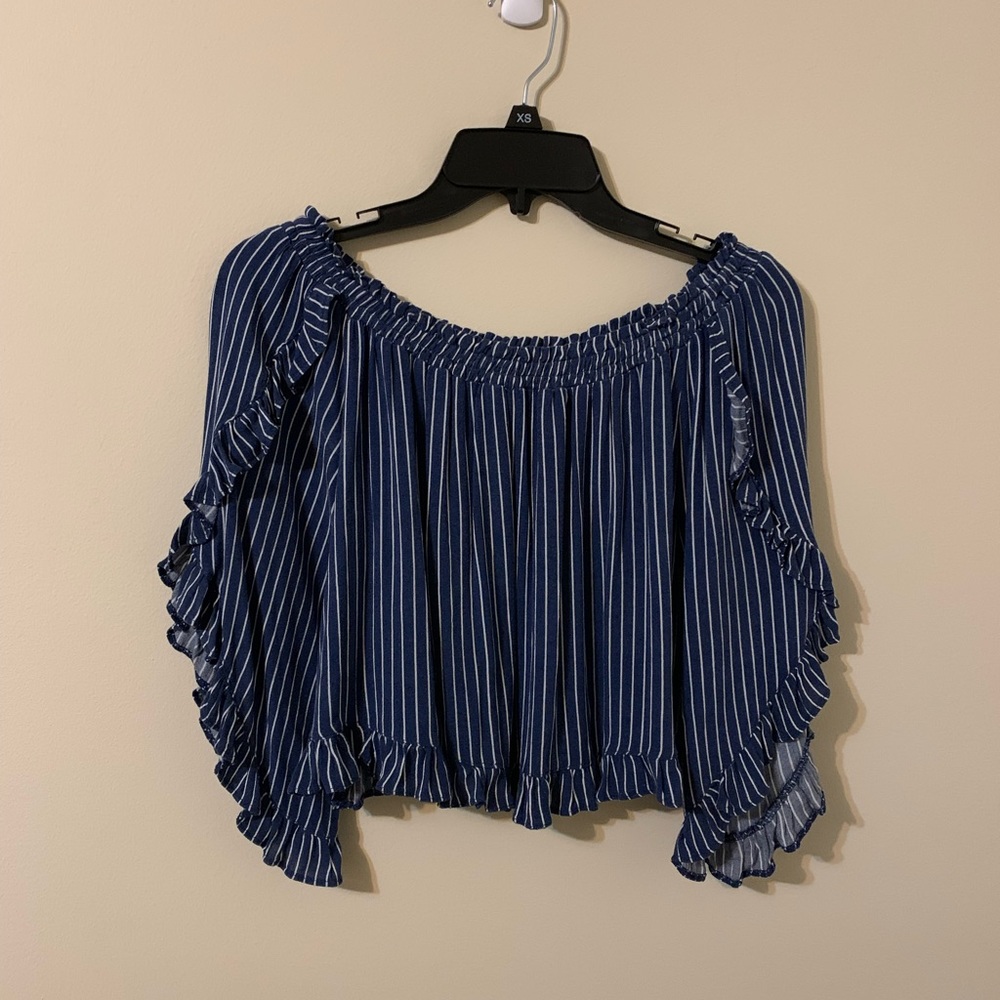 American Eagle Outfitters Top with bell style sleeves size XS